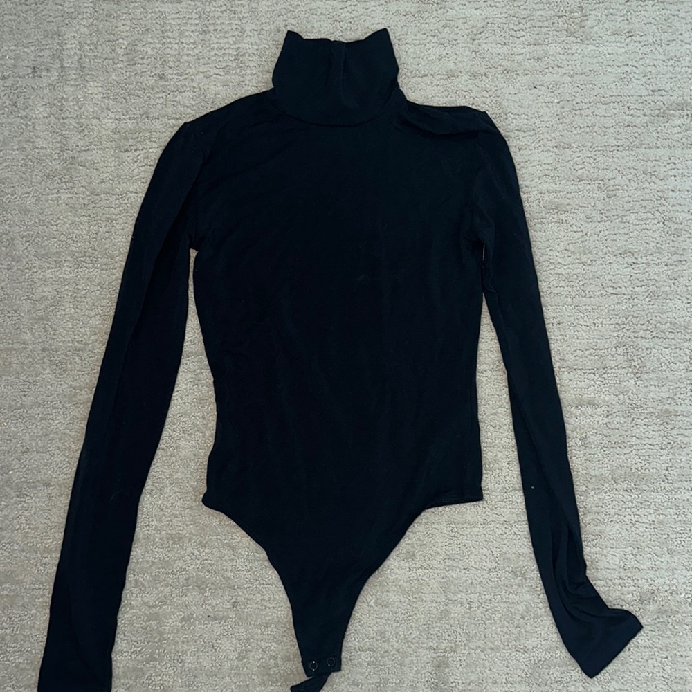 Aritzia 2XS turtle neck body suit